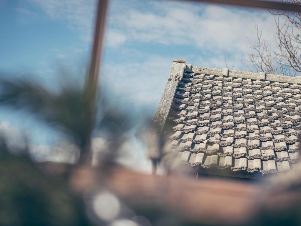 a roof of a building with a shingles at Ferienhaus Hanserhof in Zell am Ziller