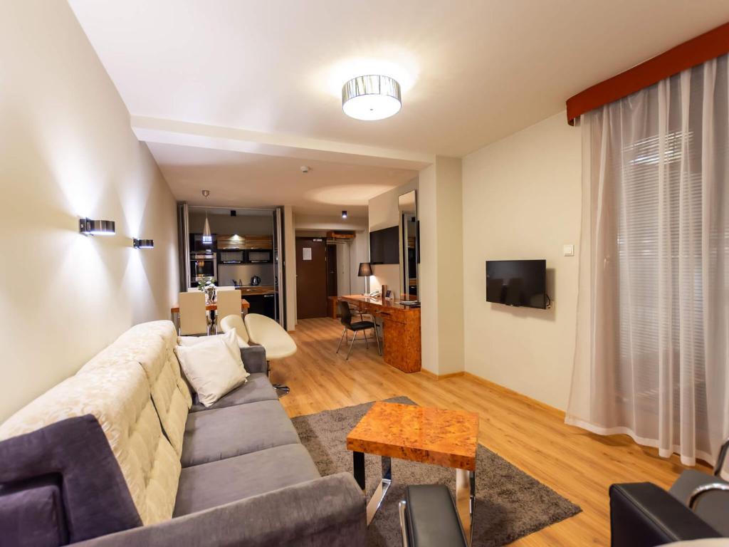 TV a/nebo společenská místnost v ubytování VacationClub - Sand Hotel★★★★ Apartament 5