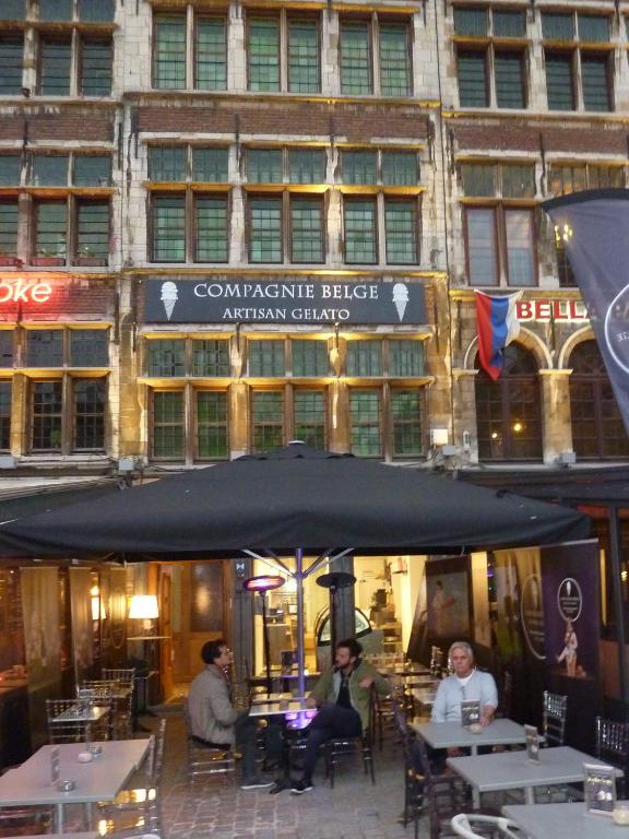 Restaurace v ubytování Antwerp old town appartment
