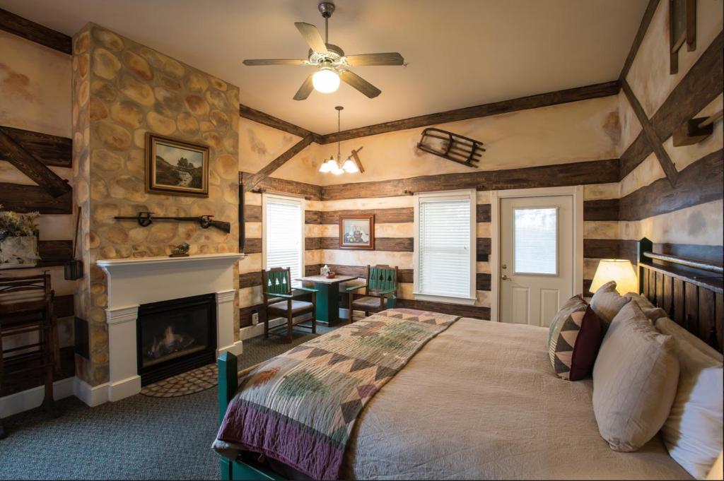 Gruene River Hotel & Retreat - Room King Con Balcón