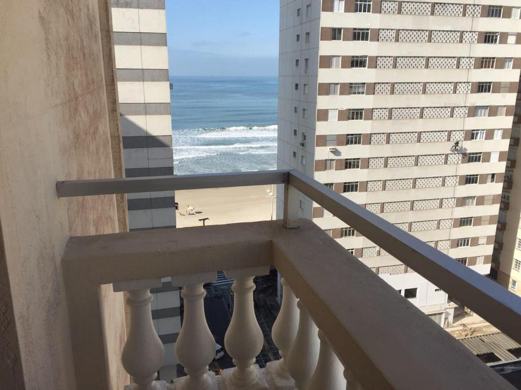  APARTAMENTO GUARUJA PITANGUEIRAS 40M DA PRAIA