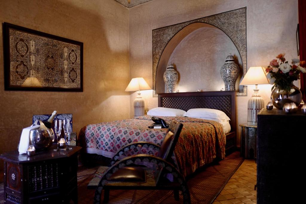 Postel nebo postele na pokoji v ubytování Riad Noir d'Ivoire