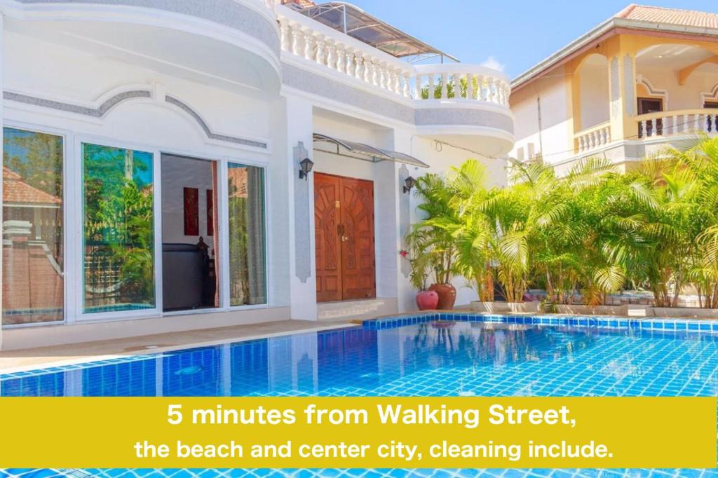 Nur wenige Gehminuten von der Fußgängerstraße entfernt sind der Strand und die Innenstadt-Catering die Villa in der Unterkunft RATANA VILLA - PATTAYA HOLIDAY HOUSE WALKING STREET 7 bedrooms in Pattaya South