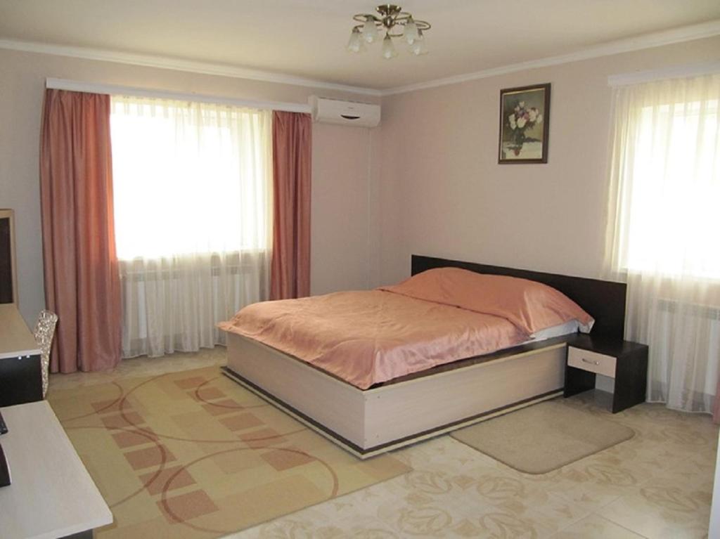 Кровать или кровати в номере Гостиница Георгиевская