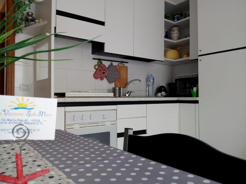 Kuchyňa alebo kuchynka v ubytovaní Casa Sole Mare