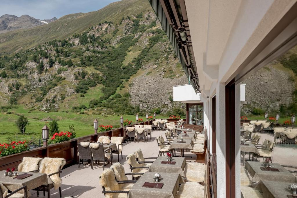 Nespecifikovaný výhled na hory nebo výhled na hory při pohledu z hotelu