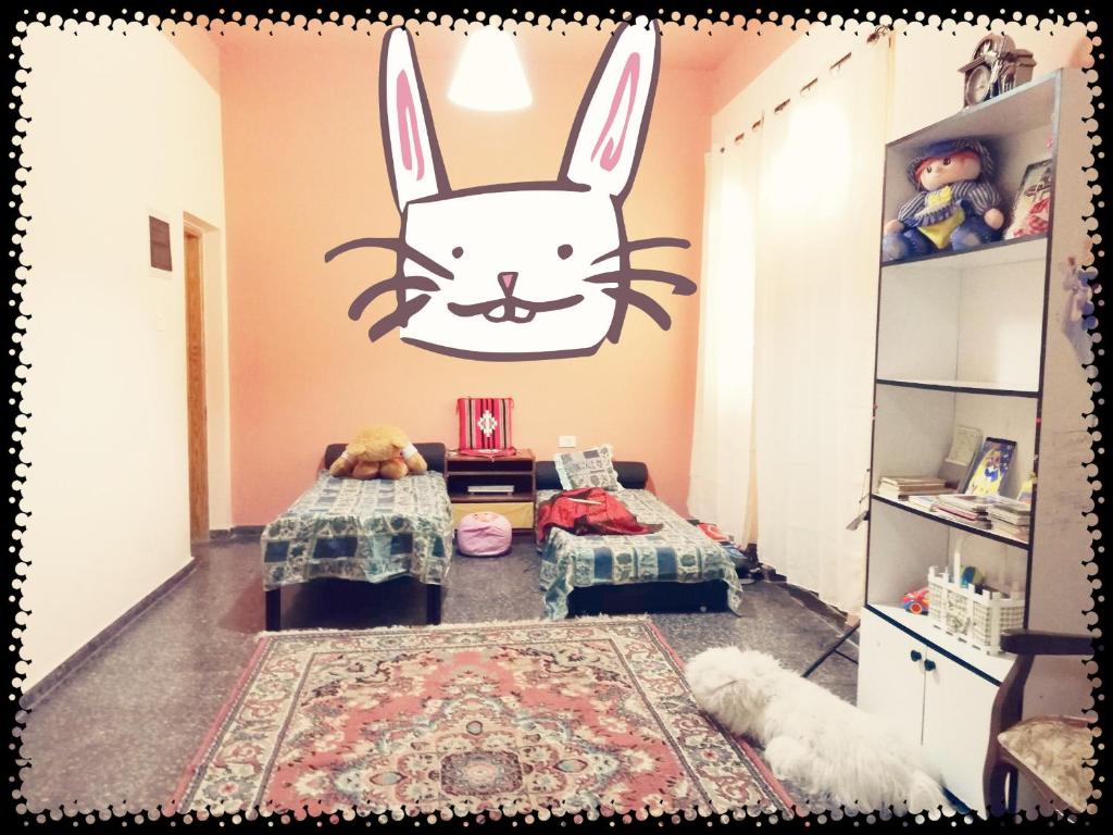 Ένα ή περισσότερα κρεβάτια σε δωμάτιο στο Hayek Guest Villa