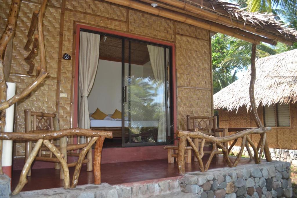 Patio nebo venkovní prostory v ubytování Camiguin Volcan Beach Eco Retreat & Dive Resort