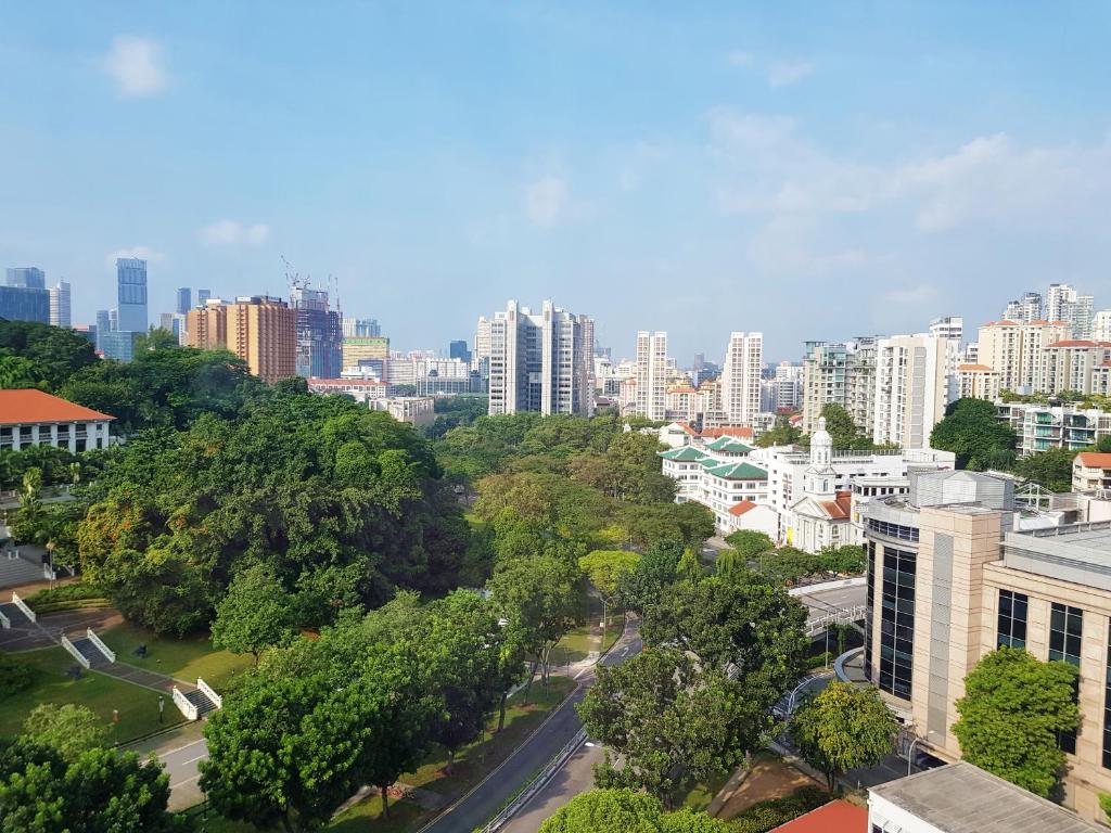 Nespecifikovaný výhled na destinaci Singapur nebo výhled na město při pohledu z hotelu