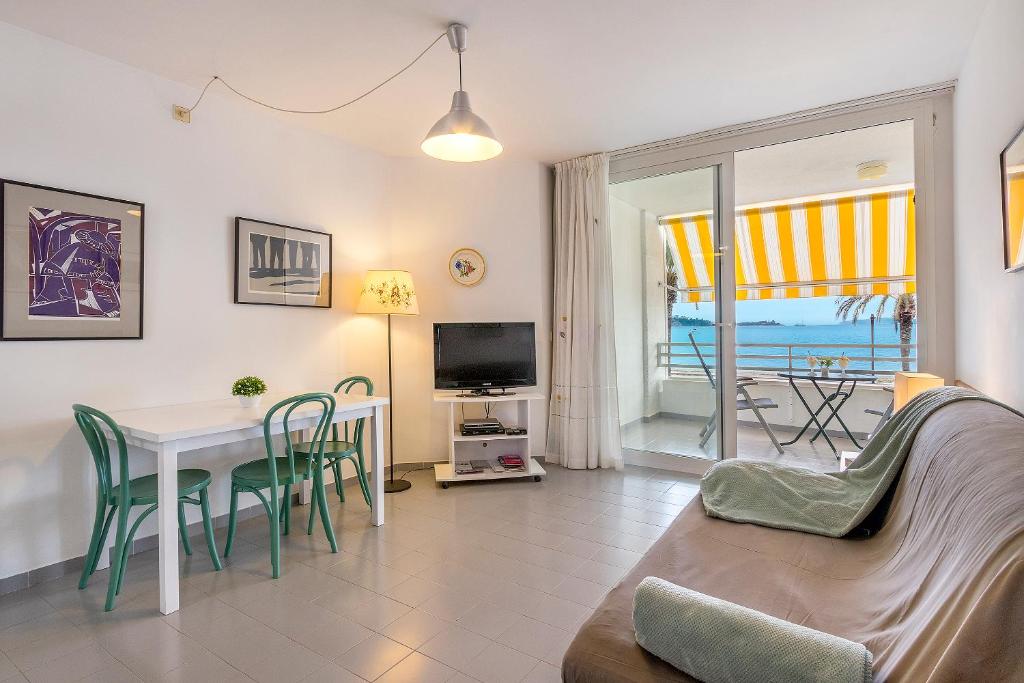 TV a/nebo společenská místnost v ubytování Apartment Sirella 3