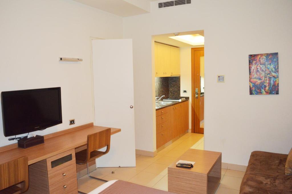 Kuchyň nebo kuchyňský kout v ubytování Hayali Suites