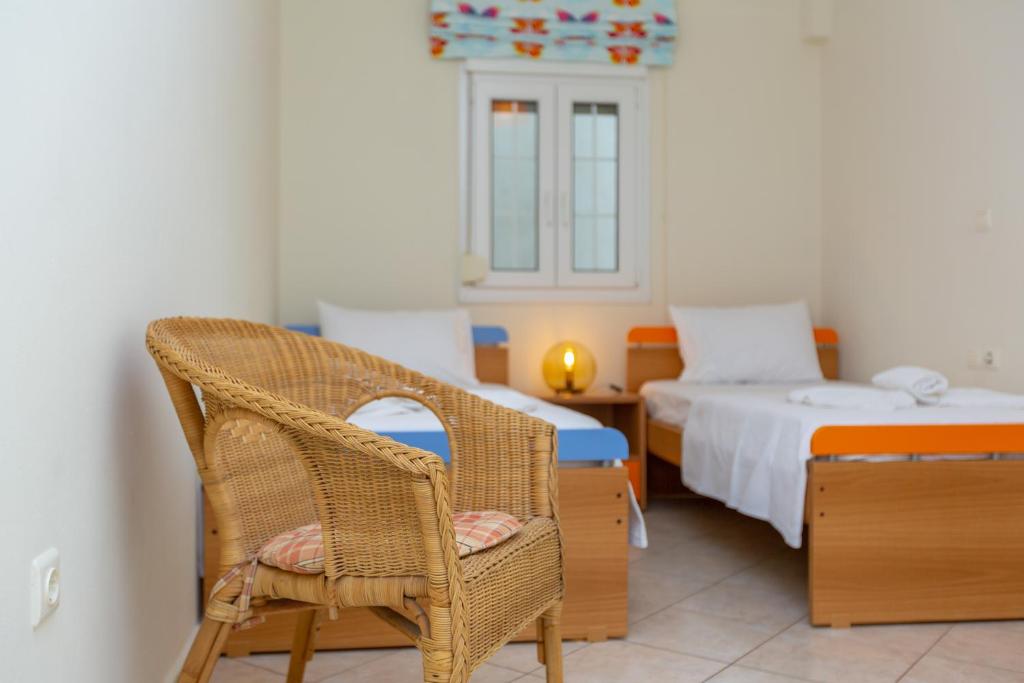 En eller flere senge i et værelse på Irida Holiday Home