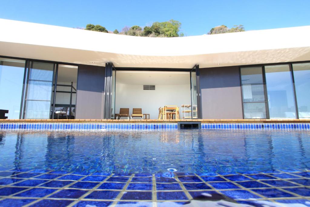 una casa con piscina di Umito Voyage Atami ad Atami