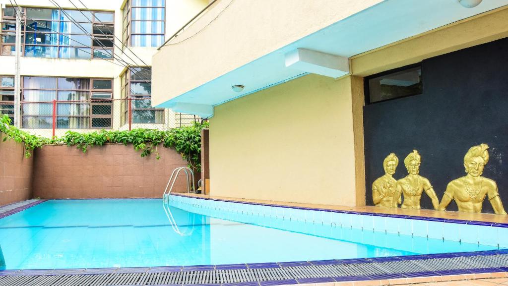 Bazén v ubytování Kandy View Hotel nebo v jeho okolí