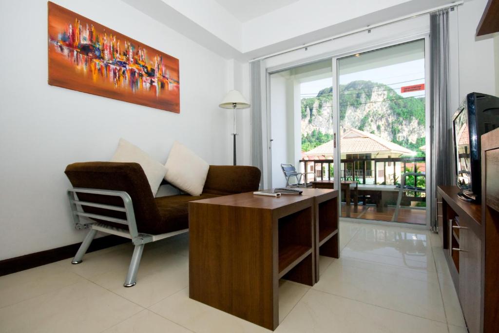 TV a/nebo společenská místnost v ubytování Krabi Apartment-SHA Extra Plus