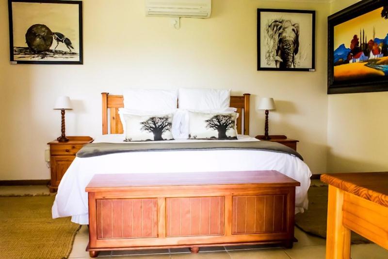 Un pat sau paturi într-o cameră la Cuckoo Ridge Country Retreat