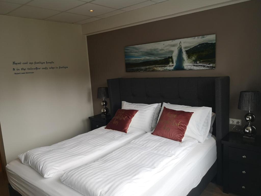 Una cama o camas en una habitación de Centrum Hotel