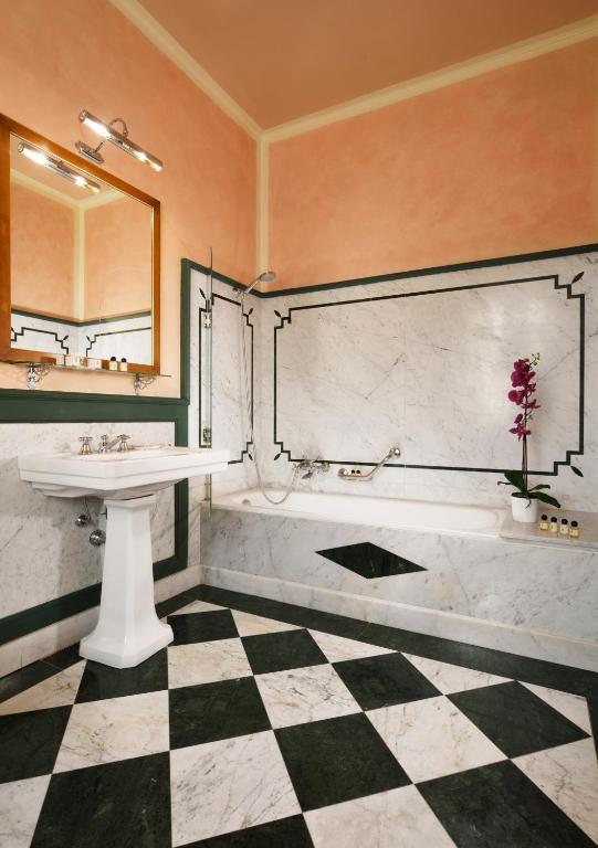 Palazzo Niccolini al Duomo Residenza D'Epoca - Resim 39