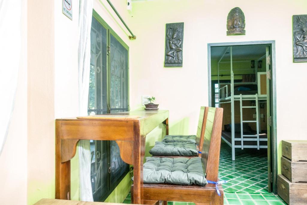Posezení v ubytování Plus Hostel Ayutthaya