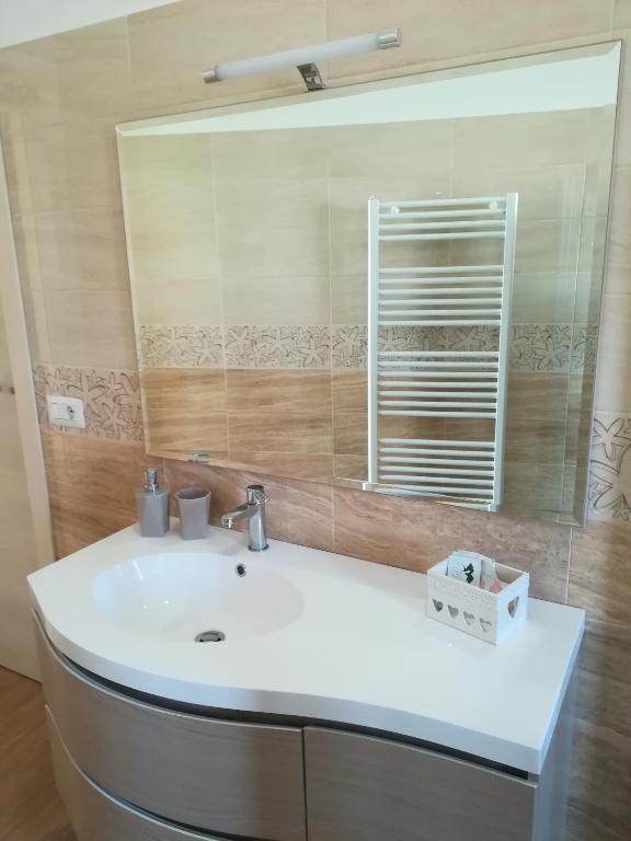 Koupelna v ubytování B&B la spiaggetta di Stazzo