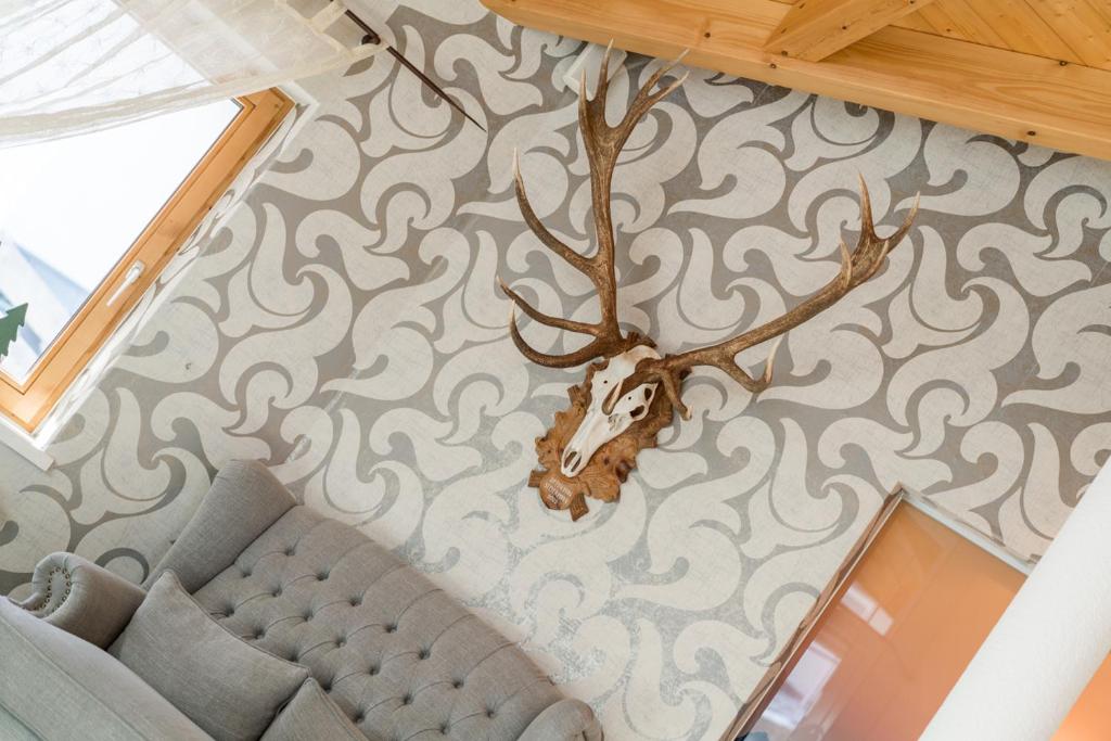 A seating area at Das Hochegg - Apartments
