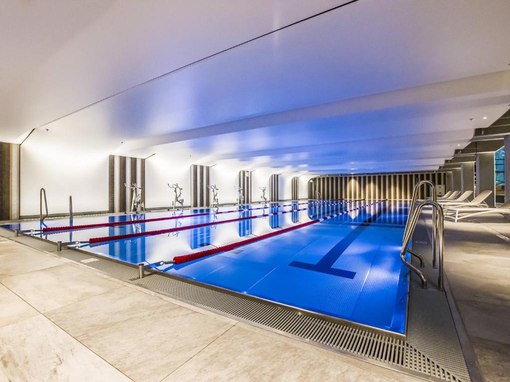 Bazén v ubytování VacationClub - Rezydencja Bursztyn Apartament 36 nebo v jeho okolí