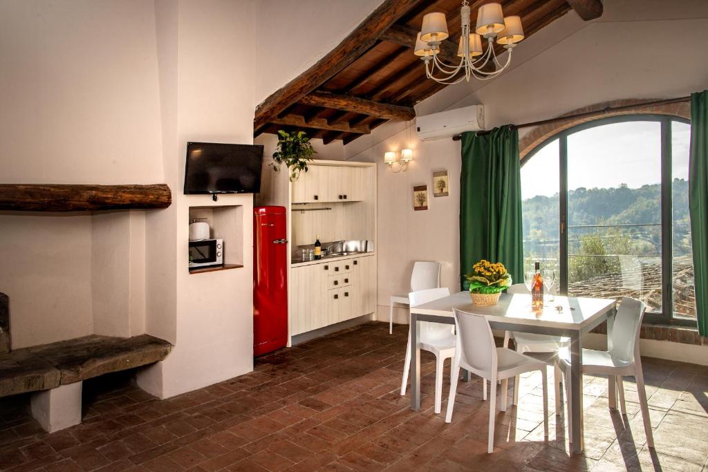 A kitchen or kitchenette at Villa Norcenni ApartHotel