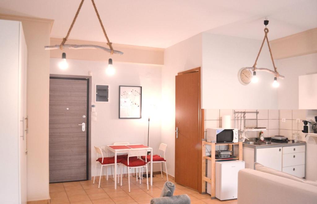 Athens Modern Minimalistic Sunny Studio With Balcony