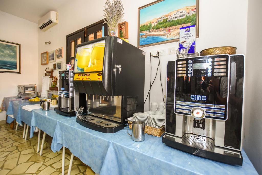 Příslušenství pro přípravu čaje a kávy v ubytování Guest House Frane