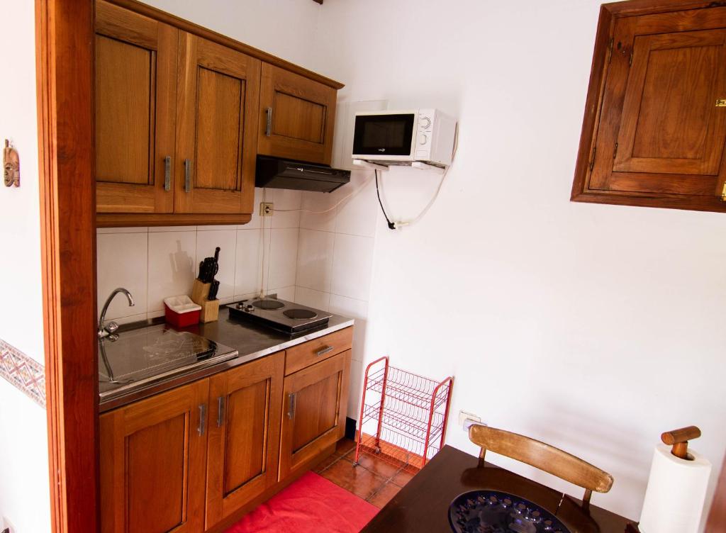 Kuchyň nebo kuchyňský kout v ubytování Finca Rural El Silbo - Casas Rurales