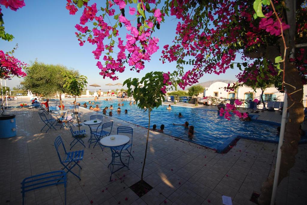 La alberca dentro o cerca de Santorini Camping/Rooms