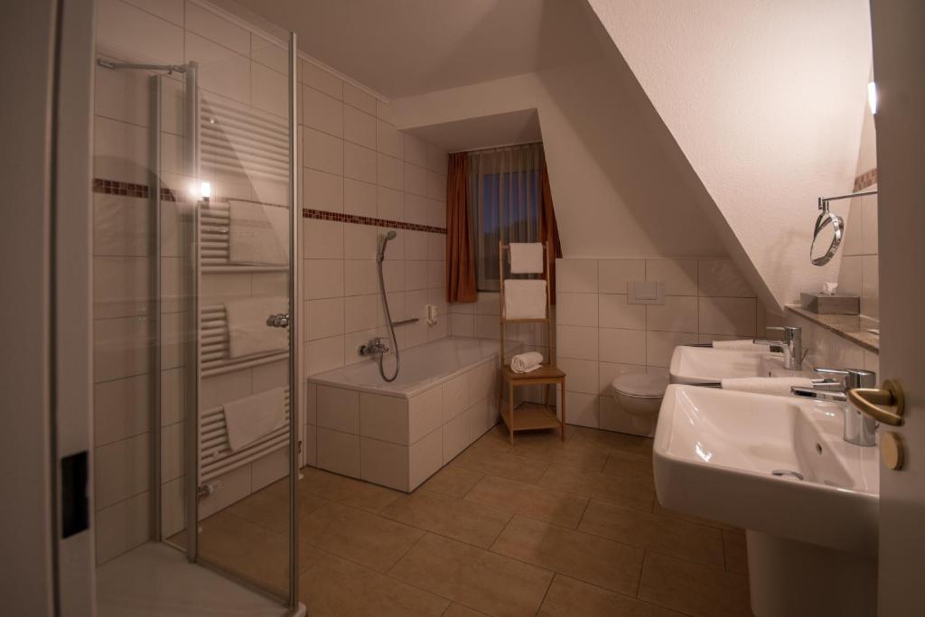 Koupelna v ubytování Hotel Stadt Aurich