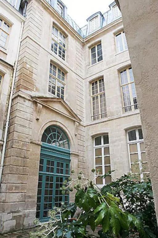 Charming Cosy Triplex in Trendy Marais - Apartment