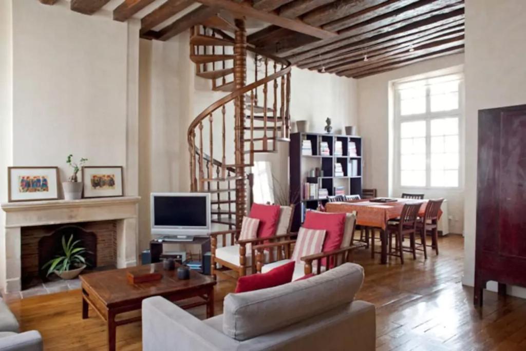 Gallery image of Charming Cosy Triplex in Trendy Marais in Paris