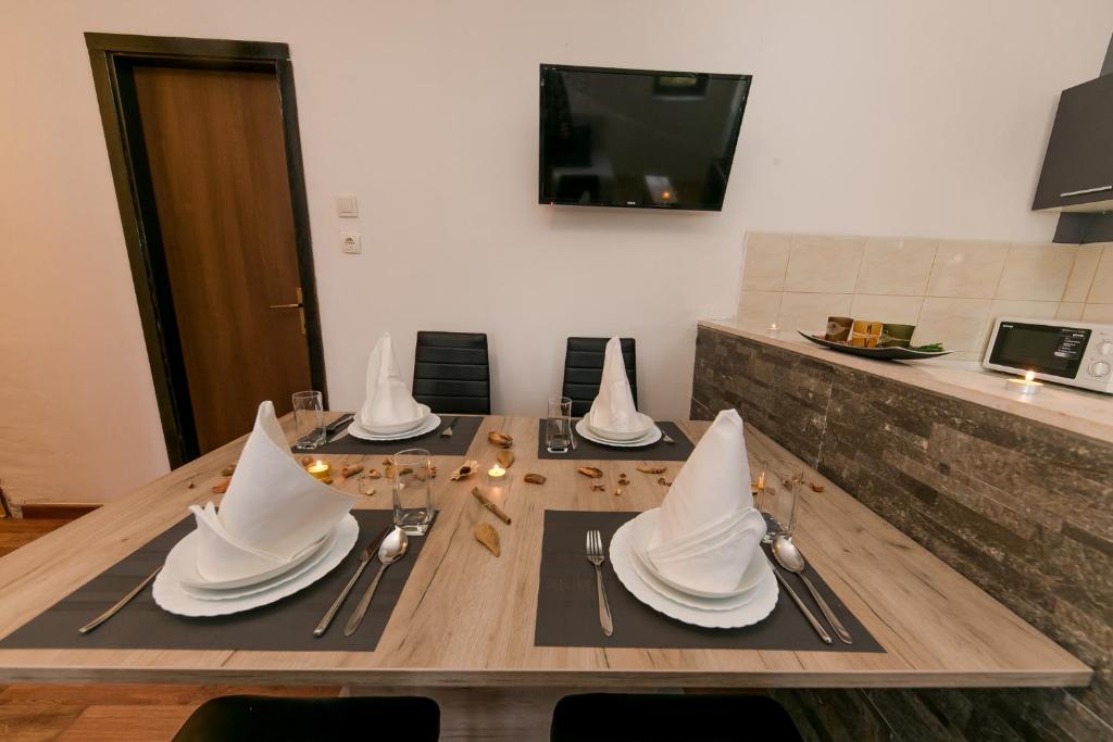TV a/nebo společenská místnost v ubytování Apartments Vukman