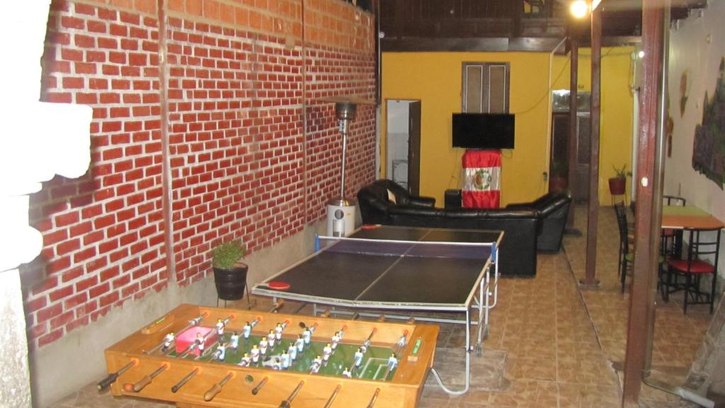 Stolní tenis v ubytování Hostel Imperial BACKPACKER nebo okolí