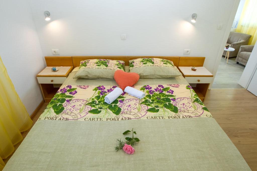 Postel nebo postele na pokoji v ubytování Apartments Luka