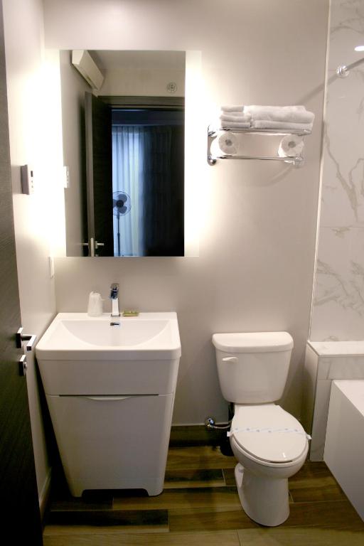 Koupelna v ubytování M Montreal Hostel