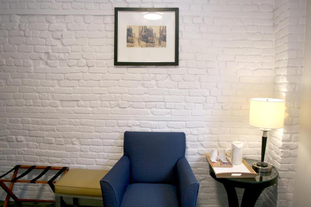 Posezení v ubytování M Montreal Hostel