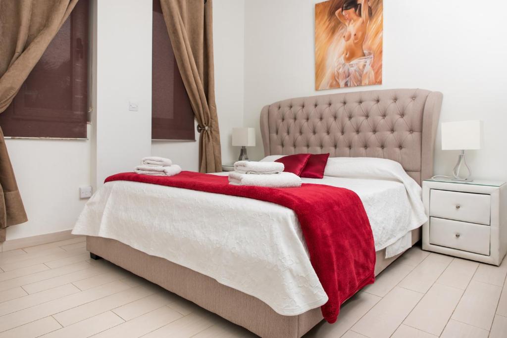 Postel nebo postele na pokoji v ubytování Mesogios House Suites