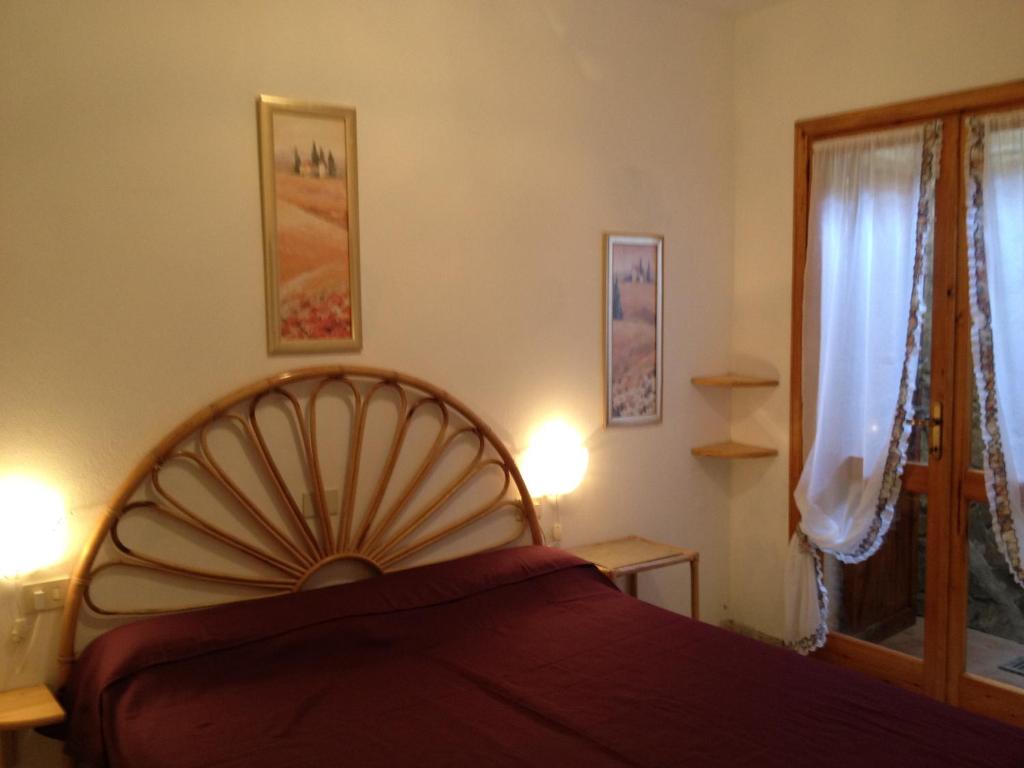 Säng eller sängar i ett rum på Sardegna-Ferienwohnung mit emotionale Meeres Blick