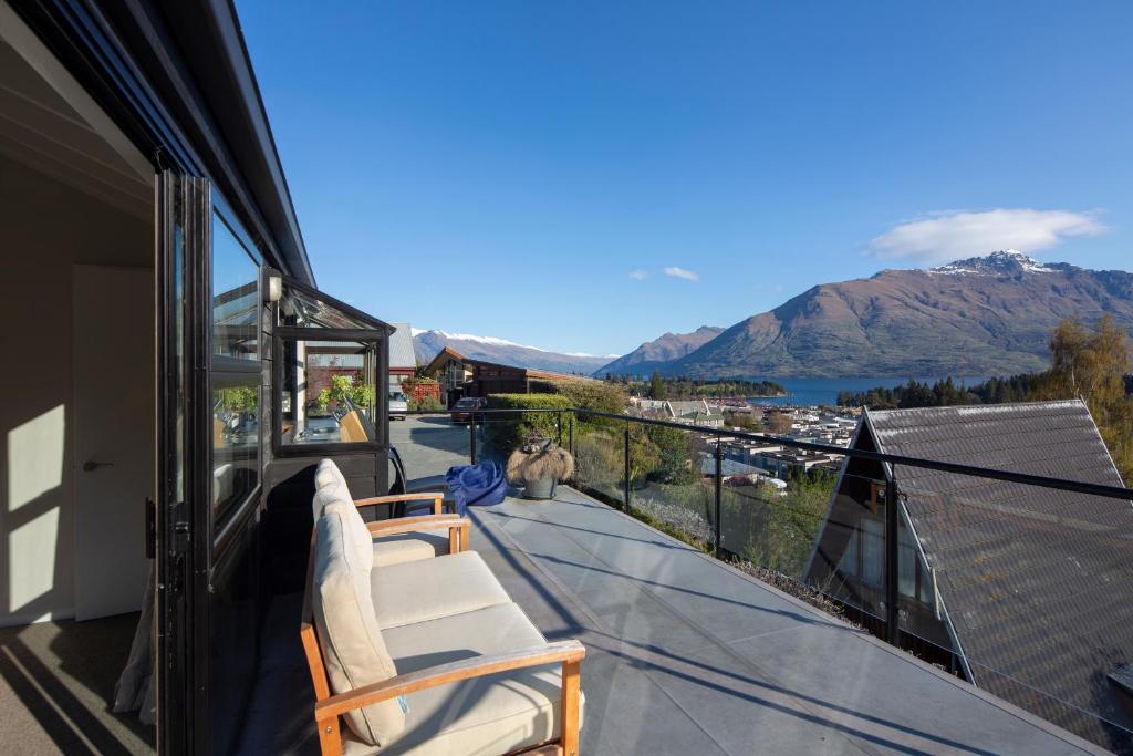 A balcony or terrace at Lakeview Queenstown