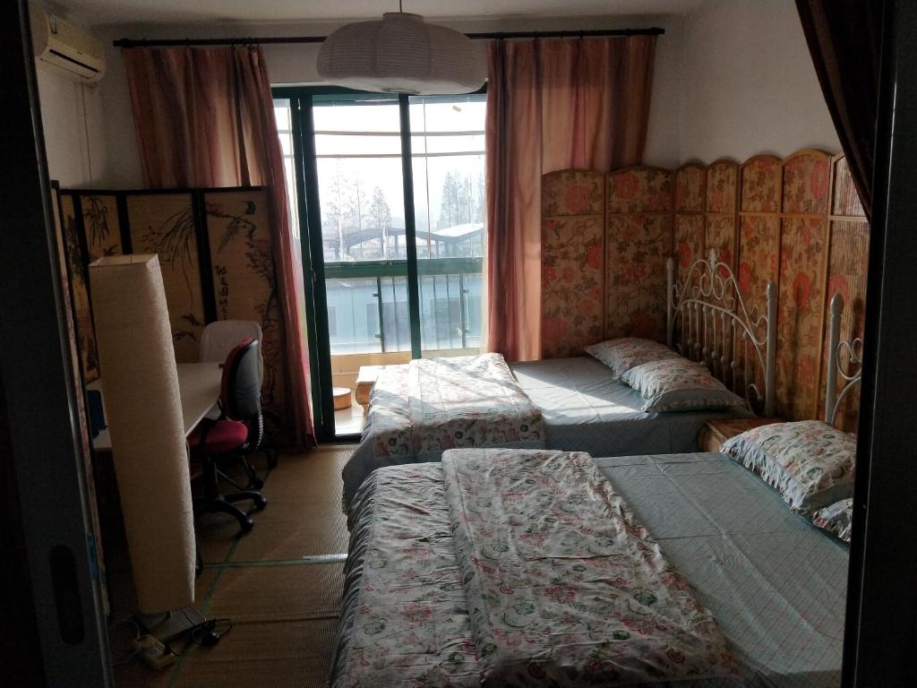 Postel nebo postele na pokoji v ubytování Yi Ju Homestay-ZhuanQiao Subway Station, MinHang District