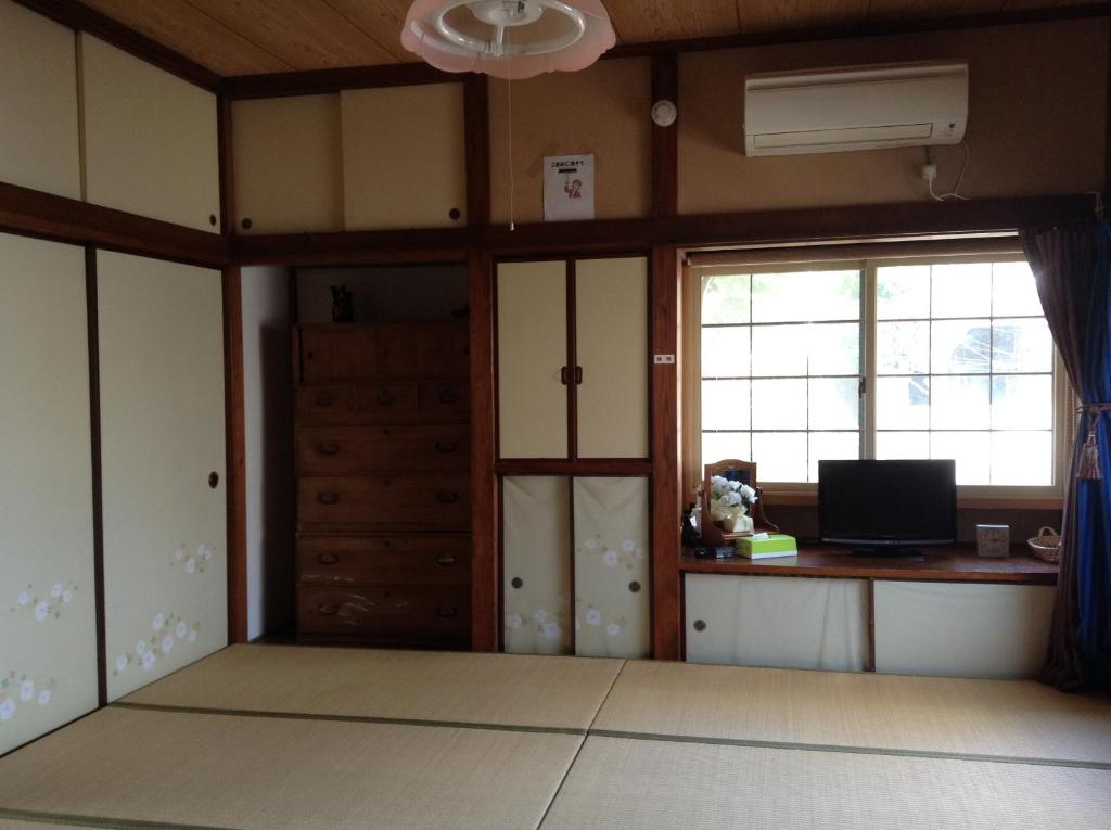 an empty room with a desk and a window at Wataya Inn in Fujisawa