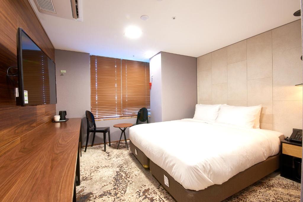 Postel nebo postele na pokoji v ubytování Hotel tt Seomyeon