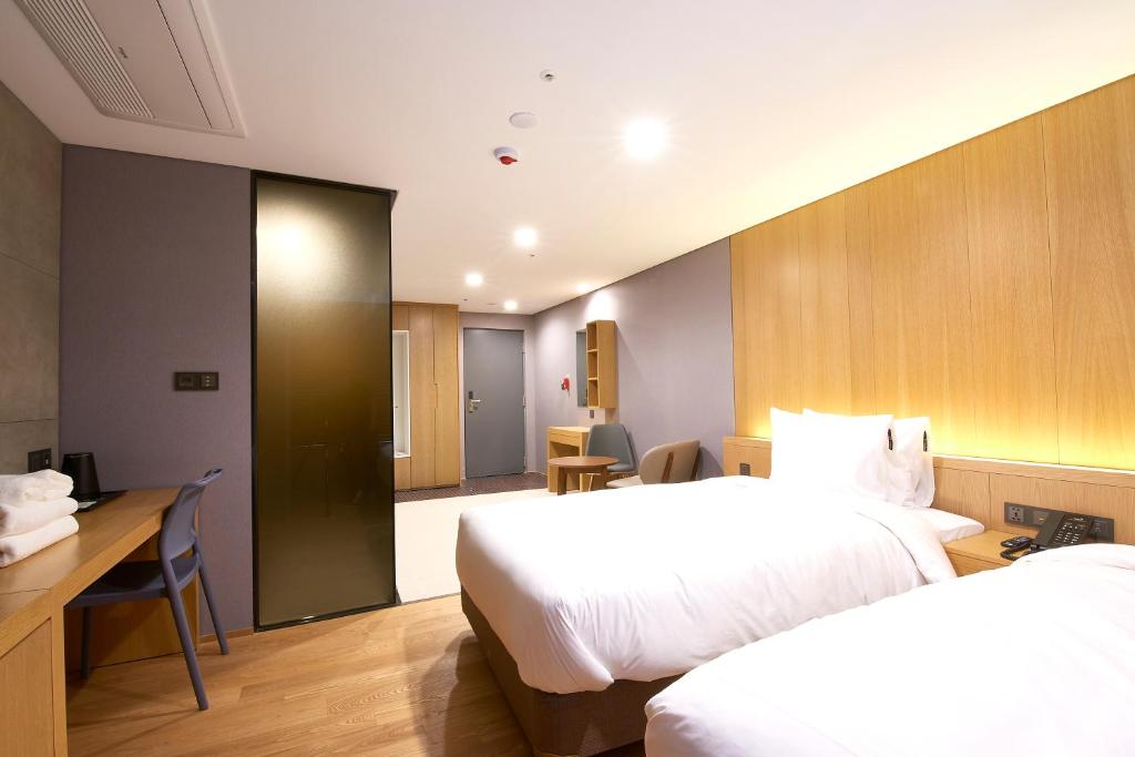 Postel nebo postele na pokoji v ubytování Hotel tt Seomyeon
