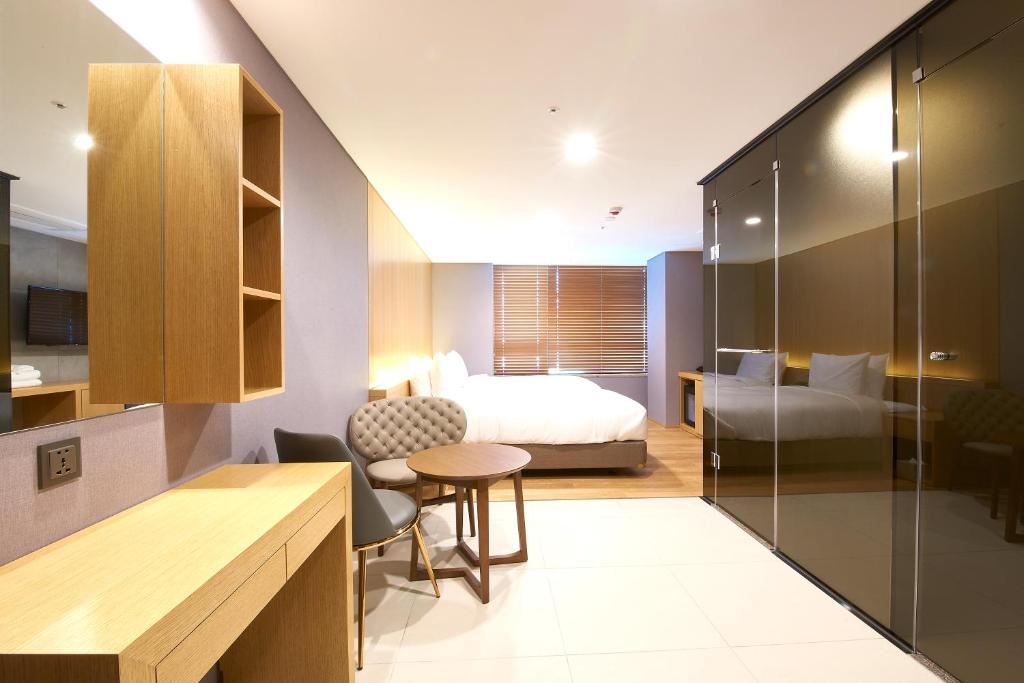 Postel nebo postele na pokoji v ubytování Hotel tt Seomyeon