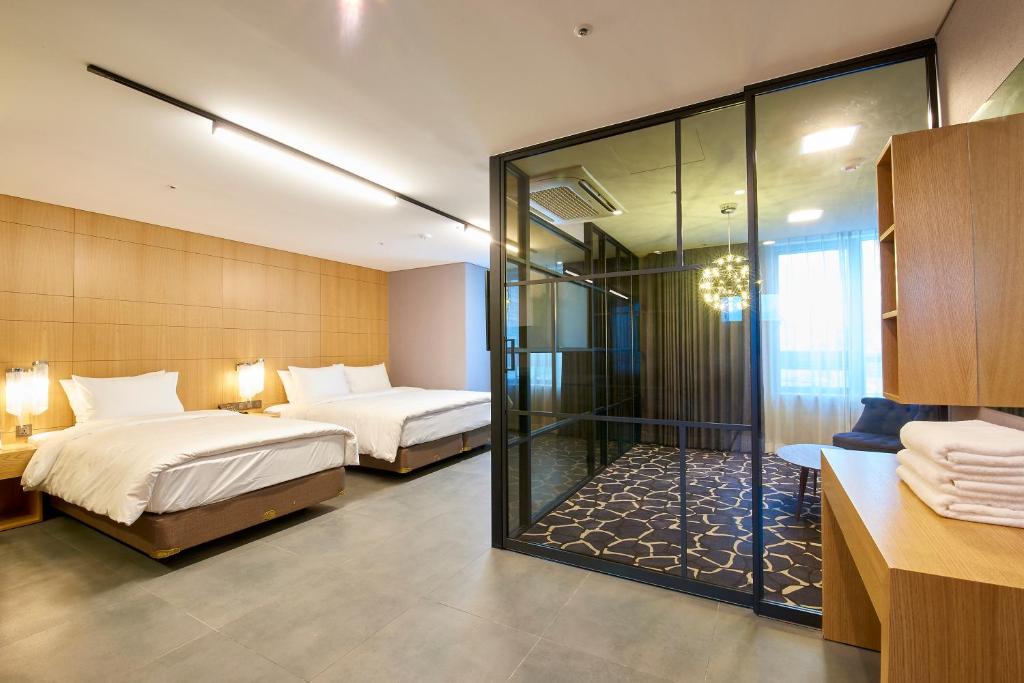 Postel nebo postele na pokoji v ubytování Hotel tt Seomyeon
