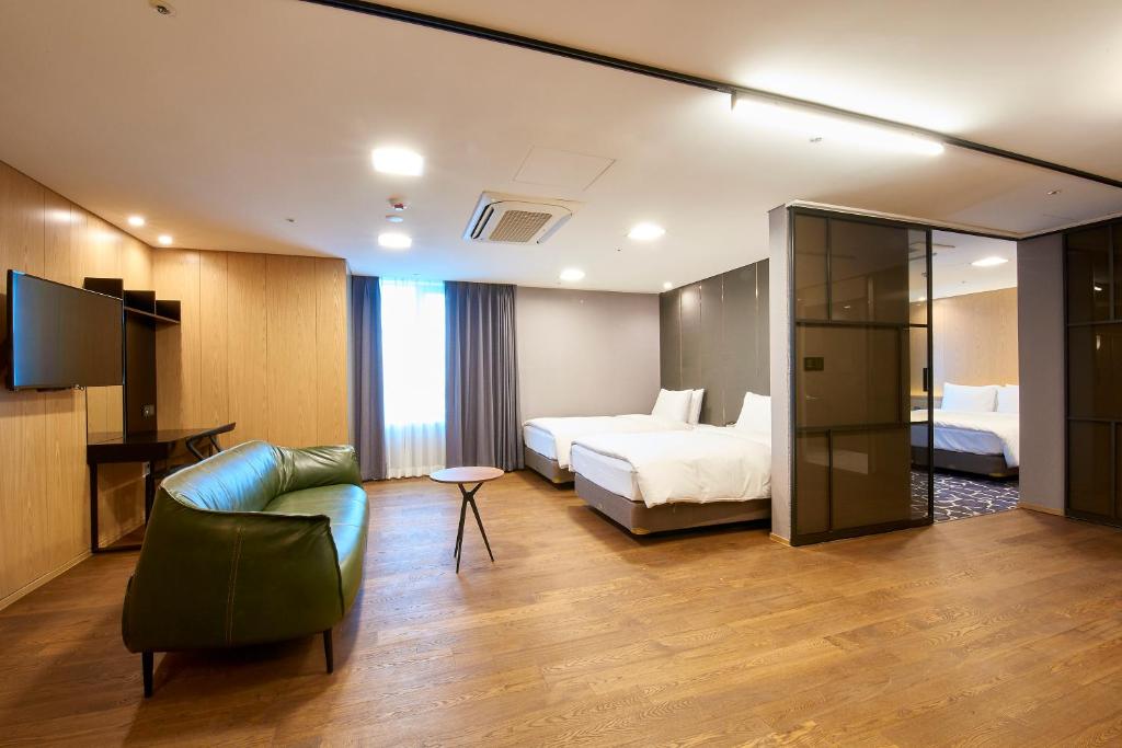 Postel nebo postele na pokoji v ubytování Hotel tt Seomyeon