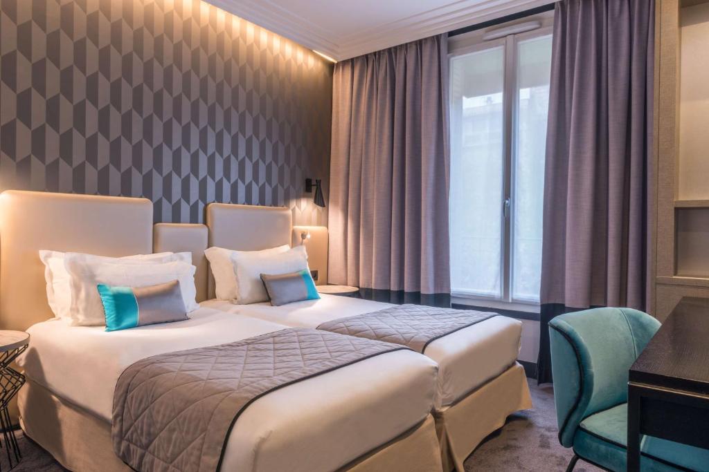 a hotel room with two beds and a window at Best Western Select Hotel in Boulogne-Billancourt